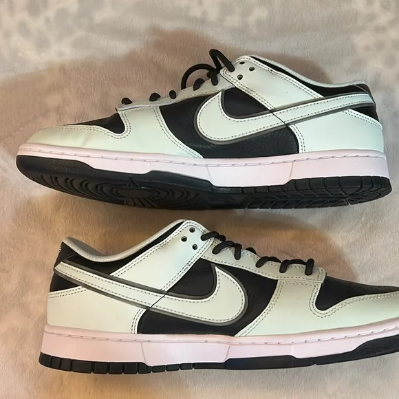 Nike Dunk Low Retro PRM Smoke Grey/Barley Green Size 10.5 US Mens SKU FZ1670-001 - Picture 3 of 8